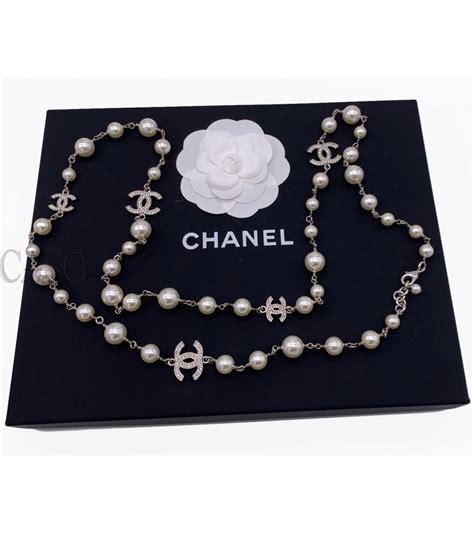 collana modello chanel con perle e fiori|collane gioielli.